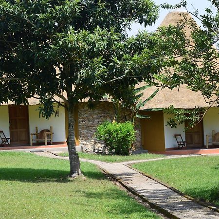 Kibale Guest Cottages Fort Portal Exterior foto